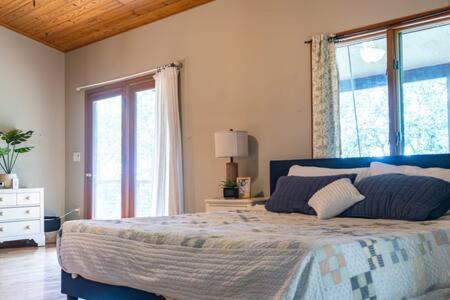 Cozy 2 Bedroom Cabin Nestled In Wooded Hideaway Monterey Екстер'єр фото