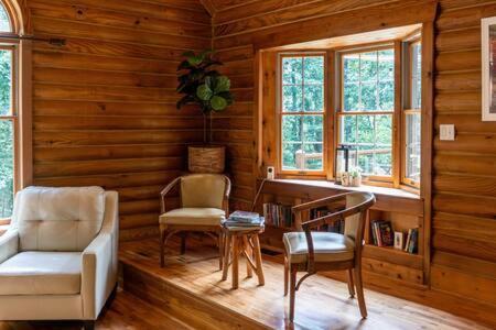 Cozy 2 Bedroom Cabin Nestled In Wooded Hideaway Monterey Екстер'єр фото