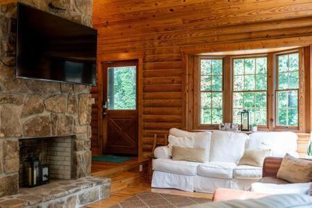 Cozy 2 Bedroom Cabin Nestled In Wooded Hideaway Monterey Екстер'єр фото
