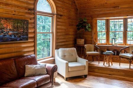 Cozy 2 Bedroom Cabin Nestled In Wooded Hideaway Monterey Екстер'єр фото