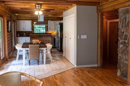 Cozy 2 Bedroom Cabin Nestled In Wooded Hideaway Monterey Екстер'єр фото