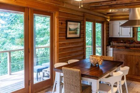Cozy 2 Bedroom Cabin Nestled In Wooded Hideaway Monterey Екстер'єр фото