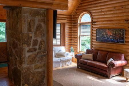 Cozy 2 Bedroom Cabin Nestled In Wooded Hideaway Monterey Екстер'єр фото