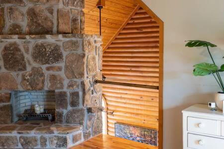 Cozy 2 Bedroom Cabin Nestled In Wooded Hideaway Monterey Екстер'єр фото