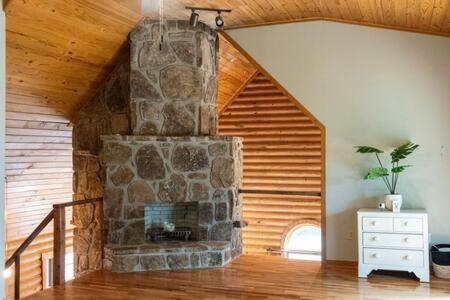 Cozy 2 Bedroom Cabin Nestled In Wooded Hideaway Monterey Екстер'єр фото