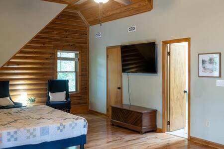 Cozy 2 Bedroom Cabin Nestled In Wooded Hideaway Monterey Екстер'єр фото