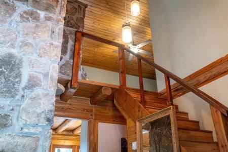 Cozy 2 Bedroom Cabin Nestled In Wooded Hideaway Monterey Екстер'єр фото